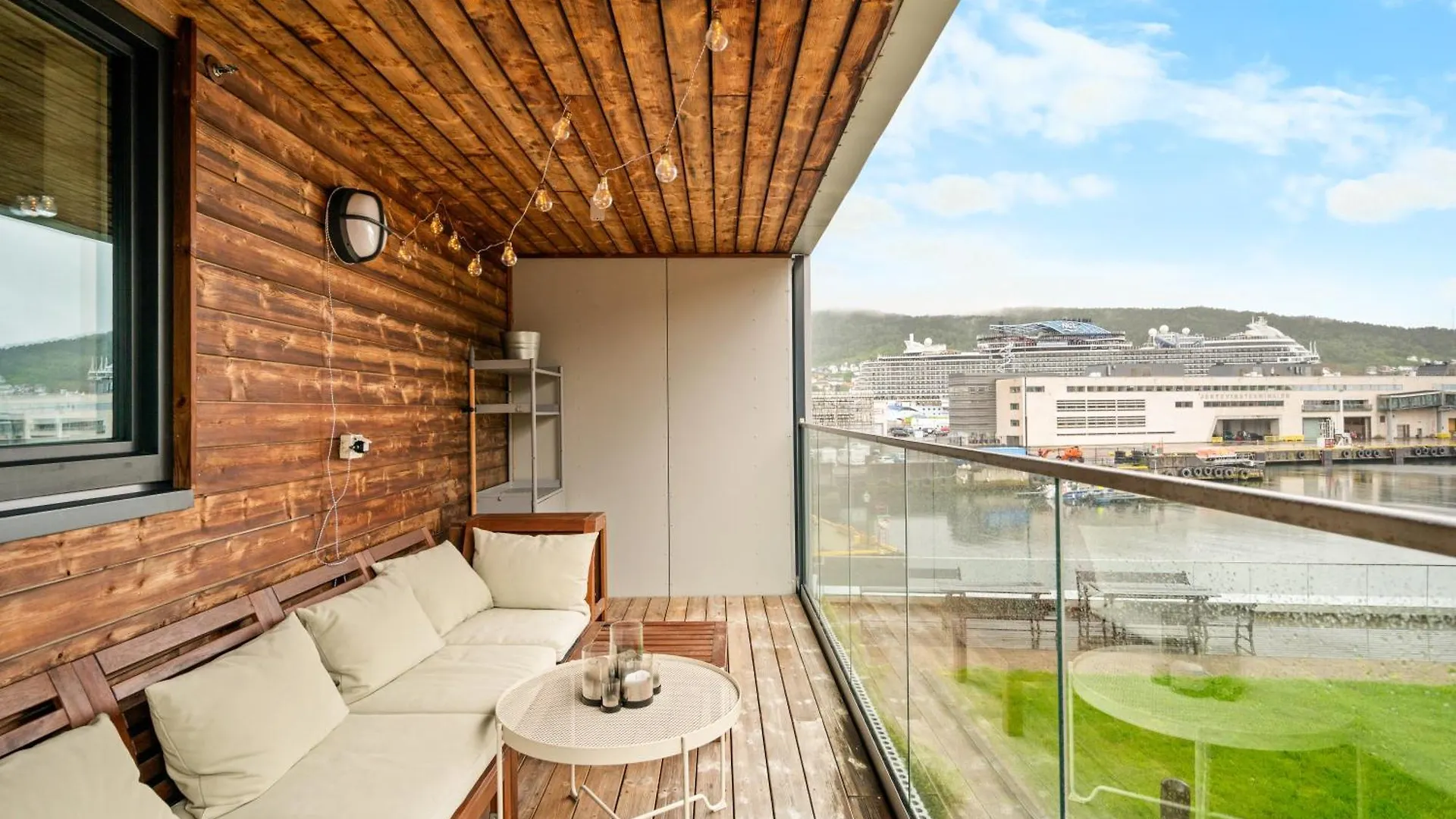 Modern & Spacious City Apartment Bergen