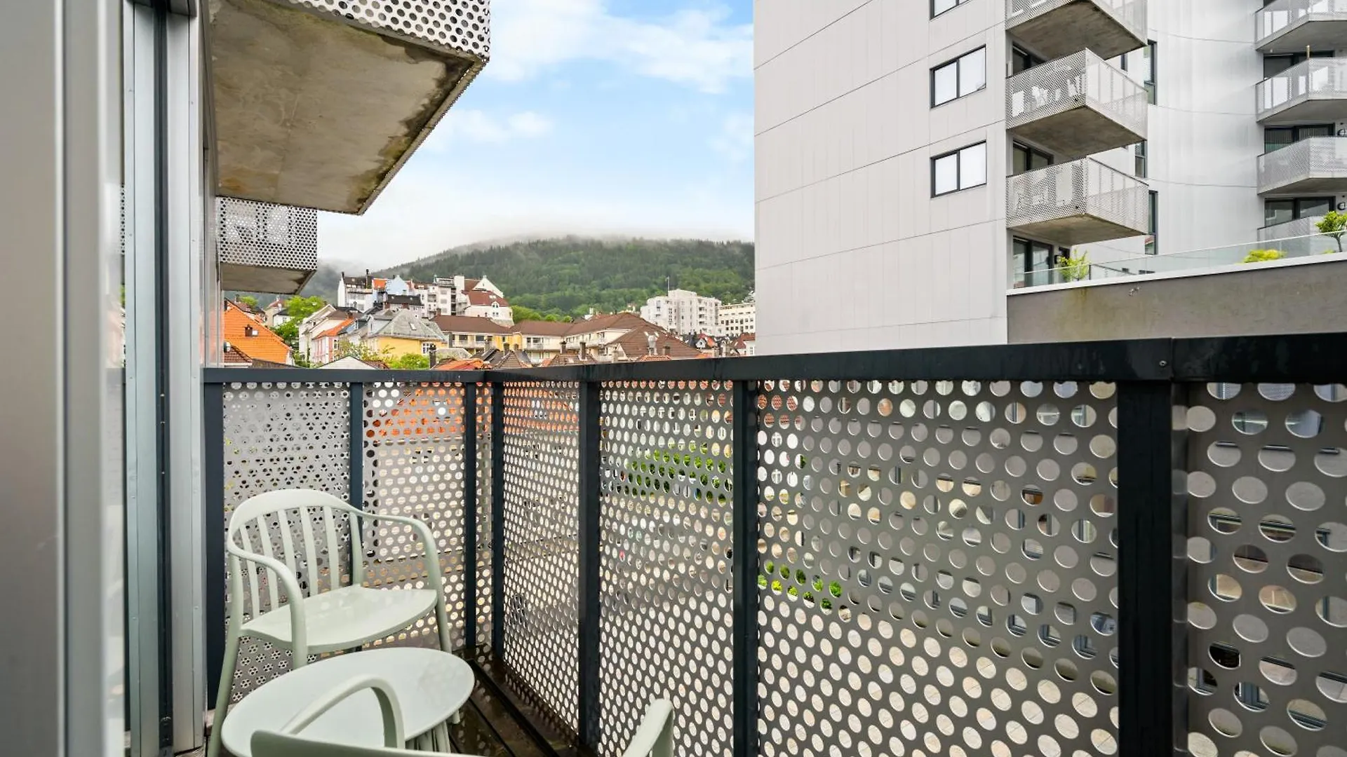 Modern & Spacious City Apartment Bergen