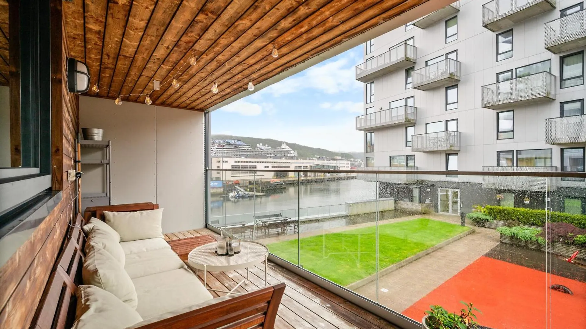 Modern & Spacious City Apartment Bergen